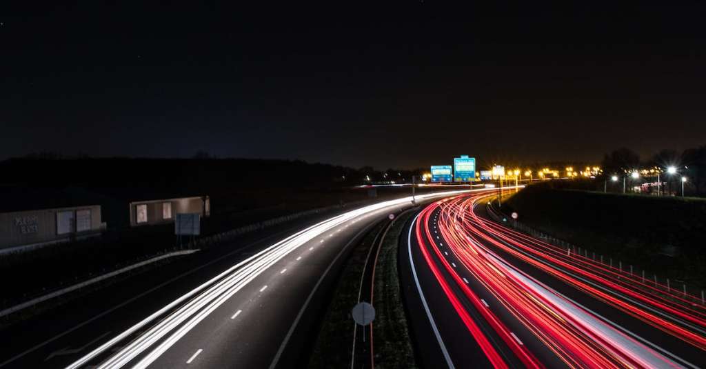 asfalt-snelweg-time-lapse-fotografie-s-nachts