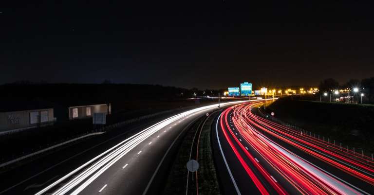 asfalt-snelweg-time-lapse-fotografie-s-nachts