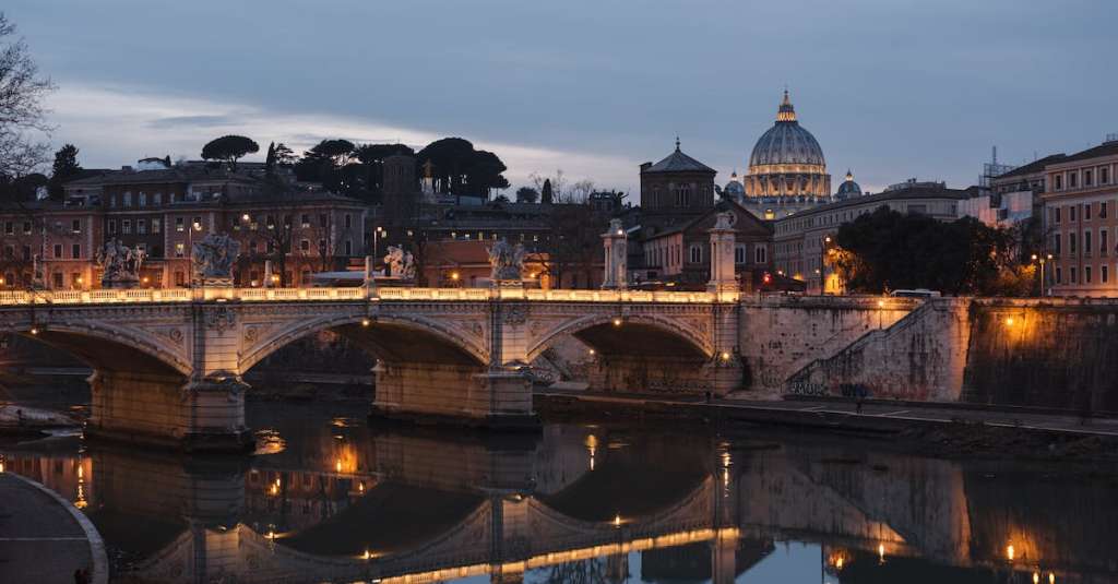gratis-stockfoto-met-aanbidden-architectuur-avond