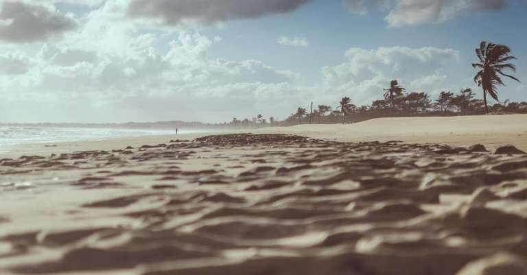 brown-sands-onder-blue-skies-photography