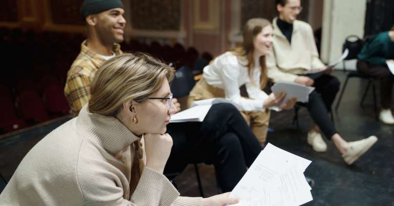 gratis-stockfoto-met-aan-het-studeren-acteurs-actrice