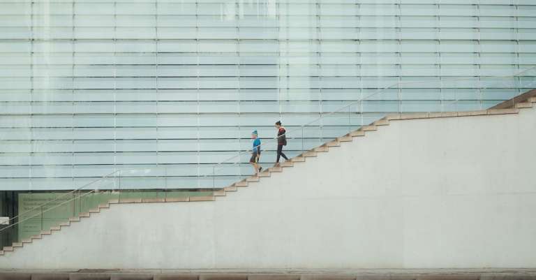 gratis-stockfoto-met-aflopend-beton-buitenkant-van-het-gebouw