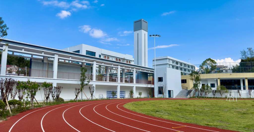 gratis-stockfoto-met-afwezigheid-atletiek-gazon