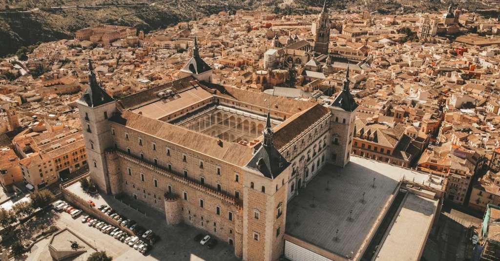 gratis-stockfoto-met-alcazar-van-toledo-architectuur-bekend
