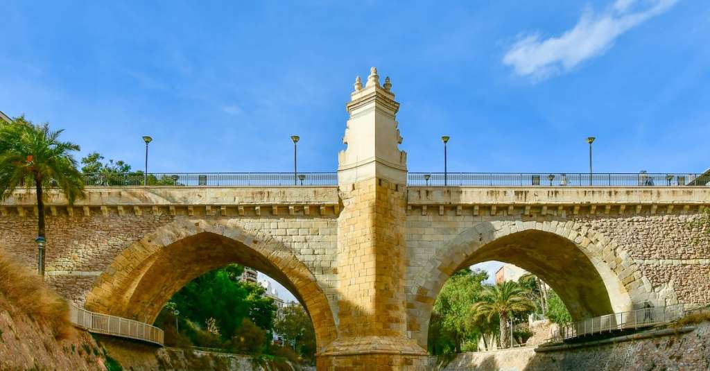 gratis-stockfoto-met-alicante-antiek-blauwe-lucht
