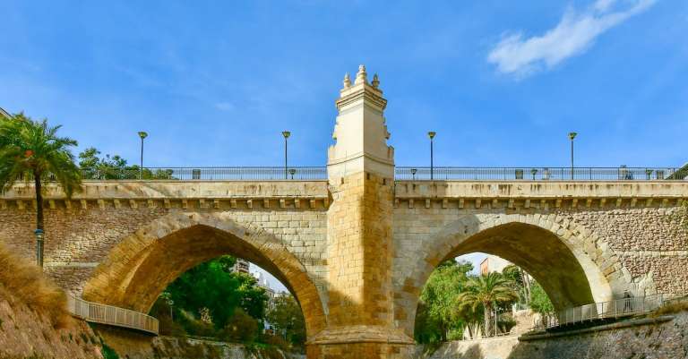 gratis-stockfoto-met-alicante-antiek-blauwe-lucht