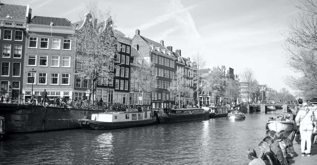 gratis-stockfoto-met-amsterdam-bomen-boten