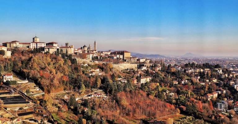 gratis-stockfoto-met-architectuur-bergamo-dronefoto