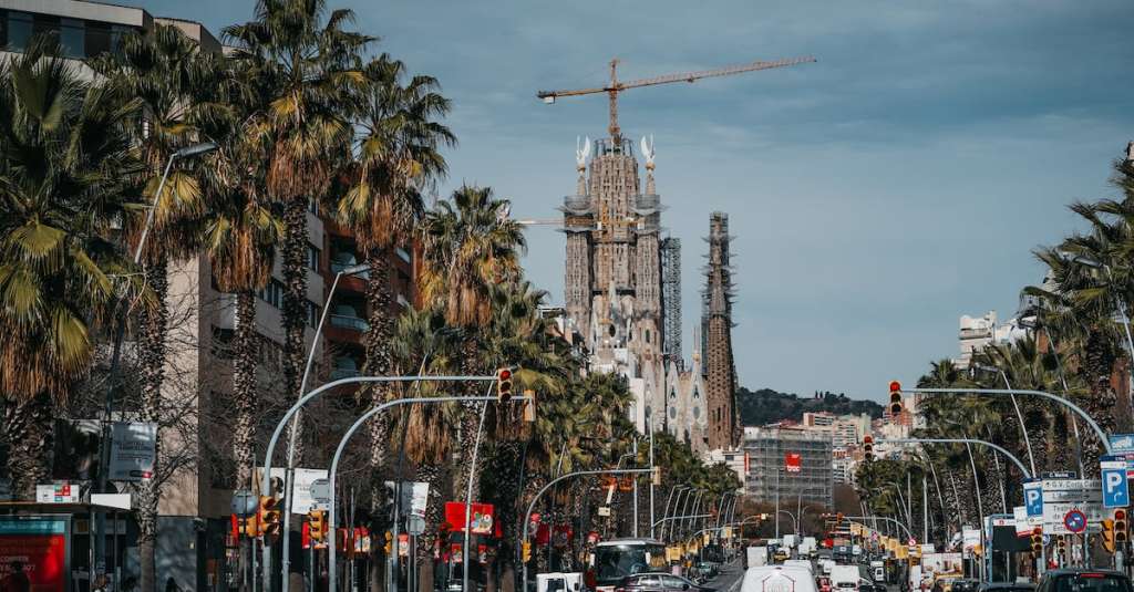 gratis-stockfoto-met-auto-s-barcelona-bouw