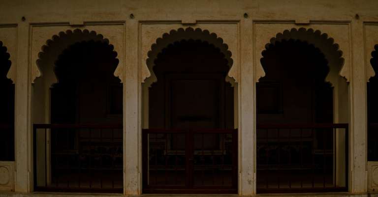 gratis-stockfoto-met-balustrade-bogen-buitenkant-van-het-gebouw
