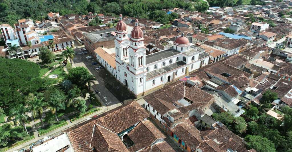 gratis-stockfoto-met-basiliek-colombia-dronefoto