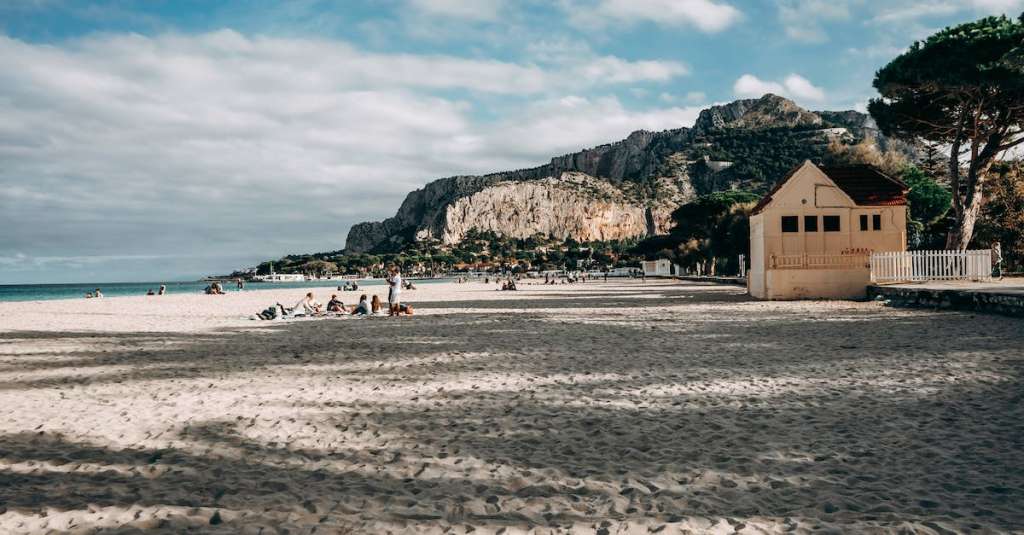 gratis-stockfoto-met-blauwe-lucht-italie-landschap