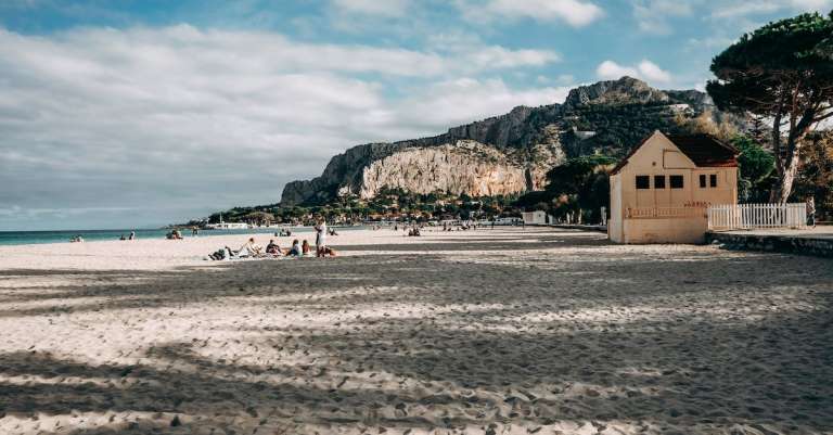 gratis-stockfoto-met-blauwe-lucht-italie-landschap
