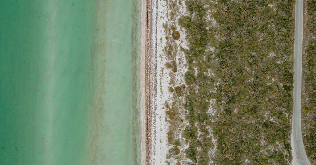 gratis-stockfoto-met-bovenaanzicht-dronefoto-kust