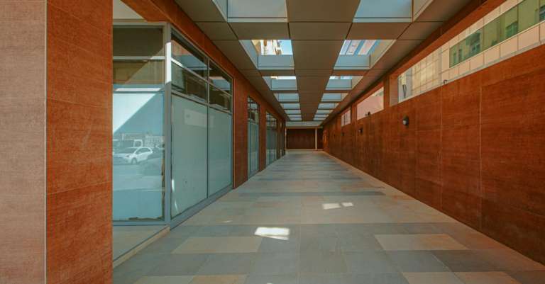 gratis-stockfoto-met-dubai-gang-gebouw-interieur