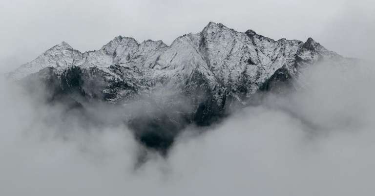 landschapsfotografie-van-bergen-bedekt-met-sneeuw