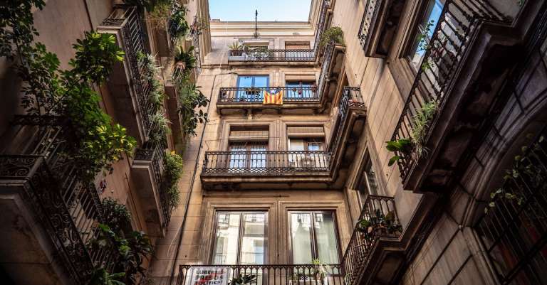 low-angle-fotografie-van-brown-building-1