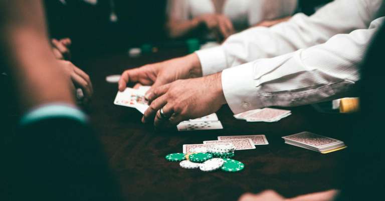 mensen-spelen-poker-10