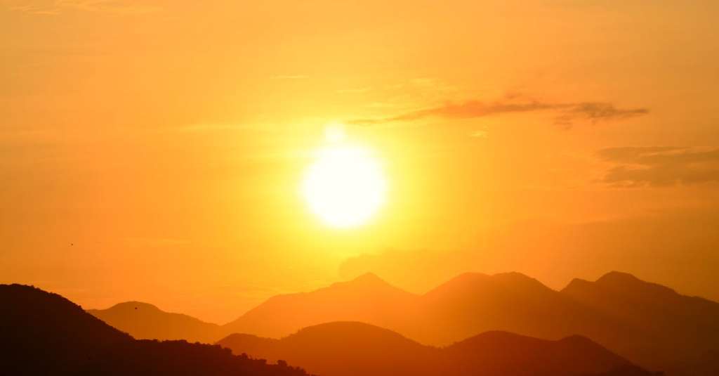 silhouetfoto-van-een-berg-1