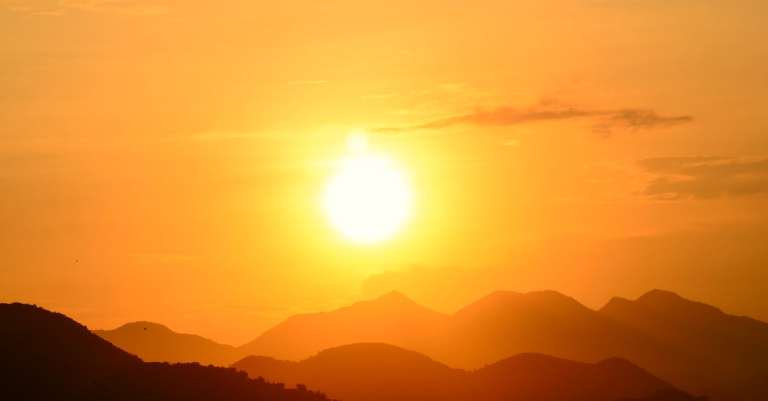 silhouetfoto-van-een-berg-1