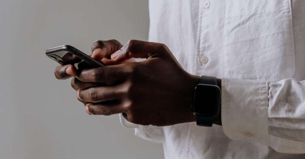 gratis-stockfoto-met-afro-amerikaans-anoniem-apple-horloge